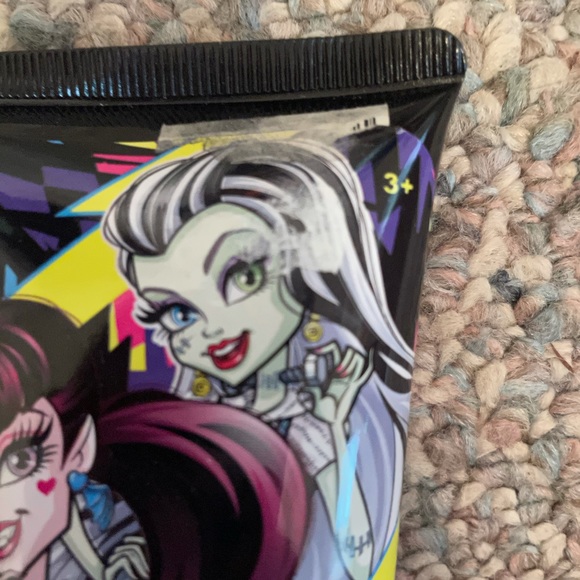Monster High Doll Coffin Candy Body Wash - Picture 2 of 5